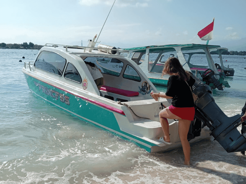 Luxury private speed boat transfer from Lombok to Gili Islands - Modern and comfortable vessel